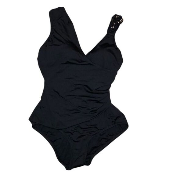 Badgley Mischka Other - Badgley Mischka one-piece macrame beaded detail size 6
